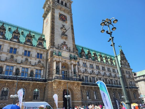 Online-Akademie bei der Längsten Tafel von Hamburg 2025